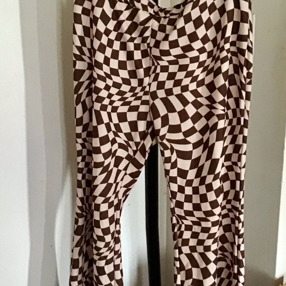 SHEIN Curve bell-bottom brown checkered pants, size ladies 1X, diamond pattern - Picture 2 of 10